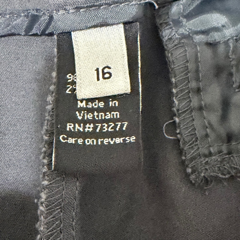 Apt. 9 Essentials Womens Gray Stretch Chino Shorts Size 16 Hook Bar Closure - Picture 5 of 10